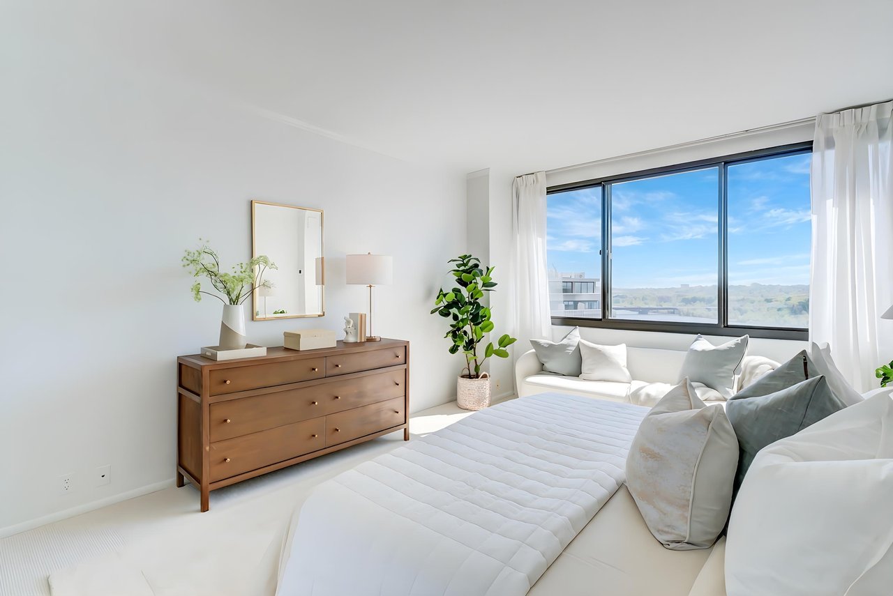 Watergate West Penthouse Seven