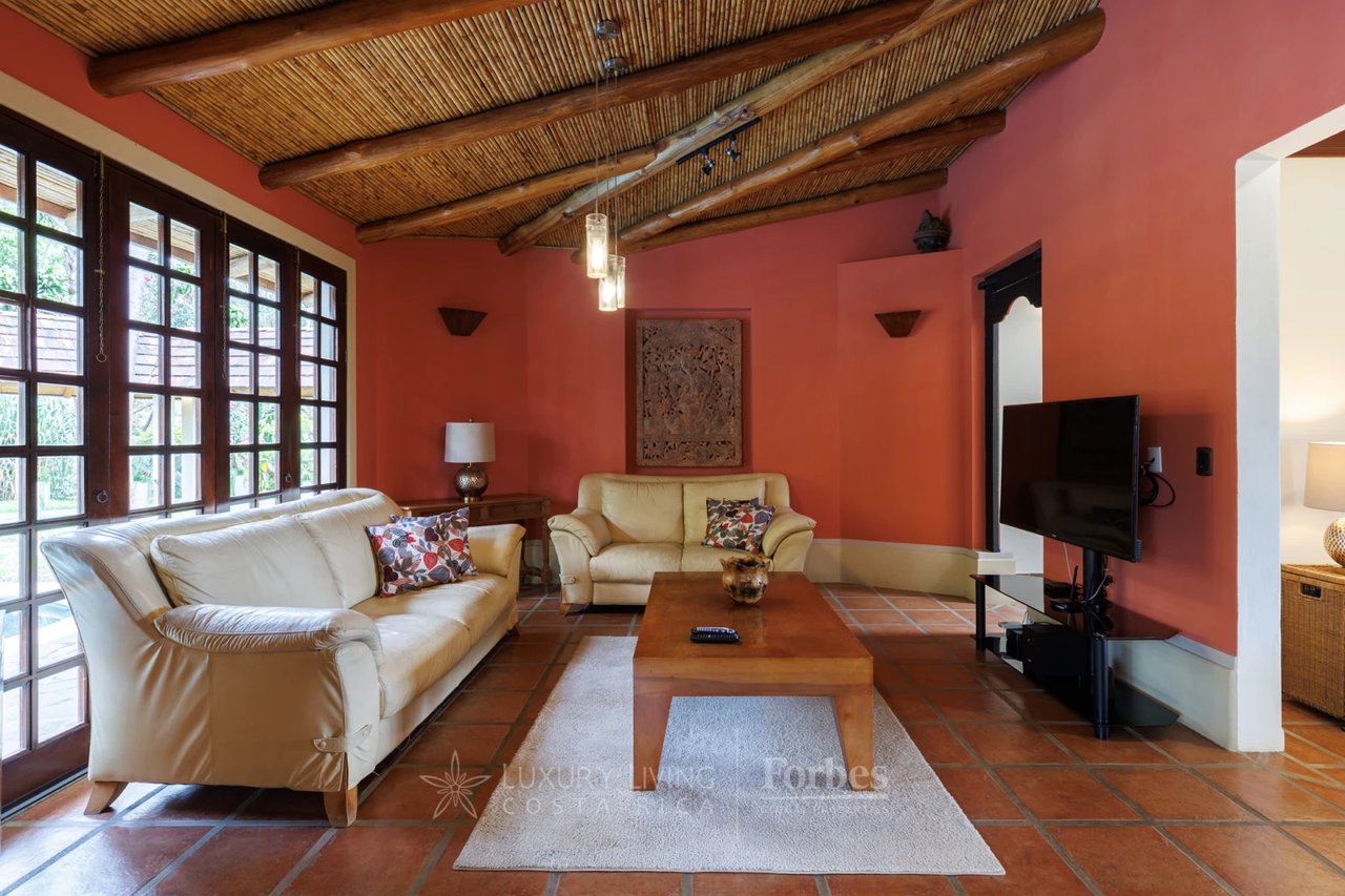 20875 - Villa Plumeria: Atenas, 3.8 Ha with Pool, Coffee Plantation & Views