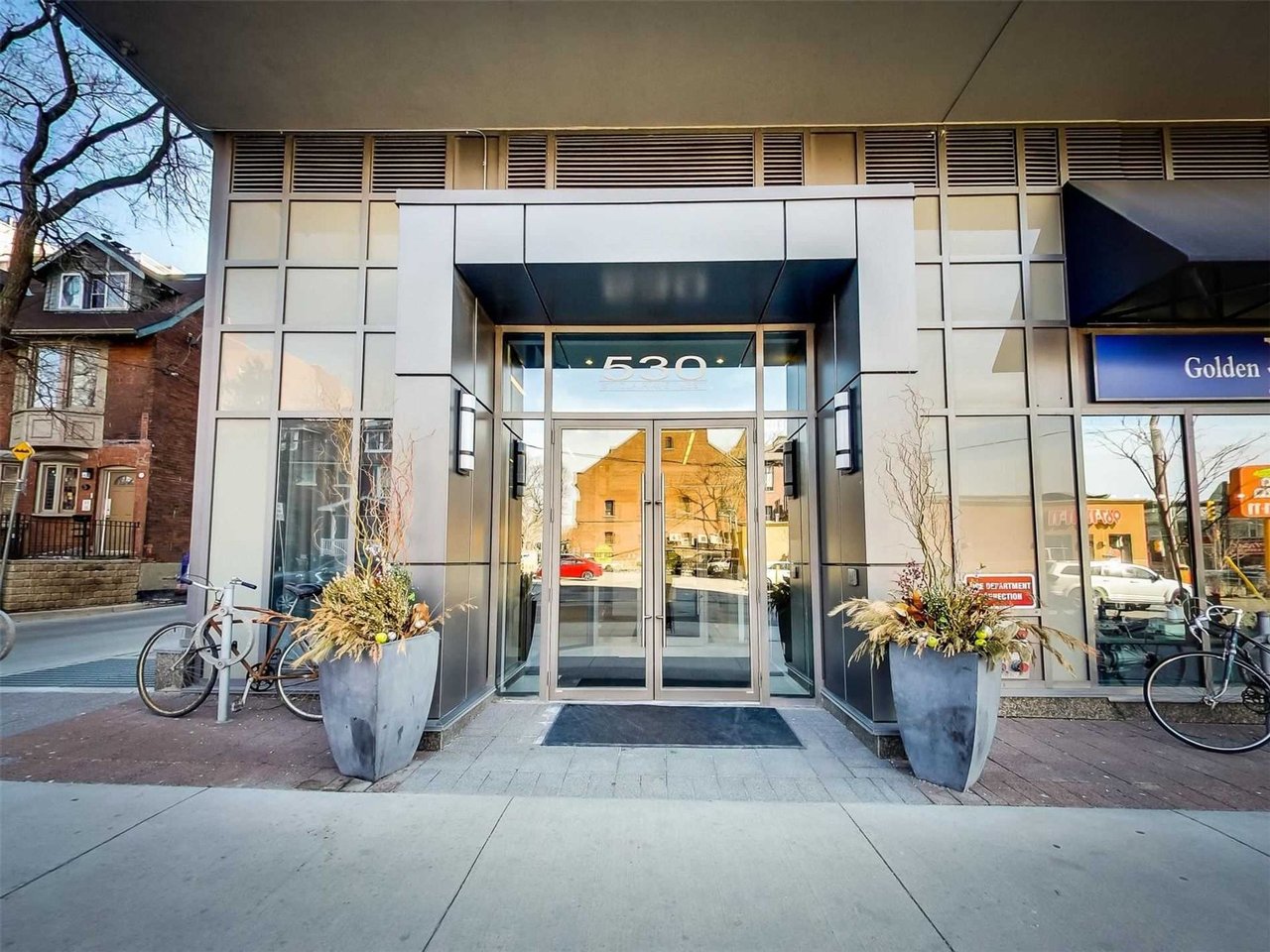 530 St Clair Ave W Unit: 1605