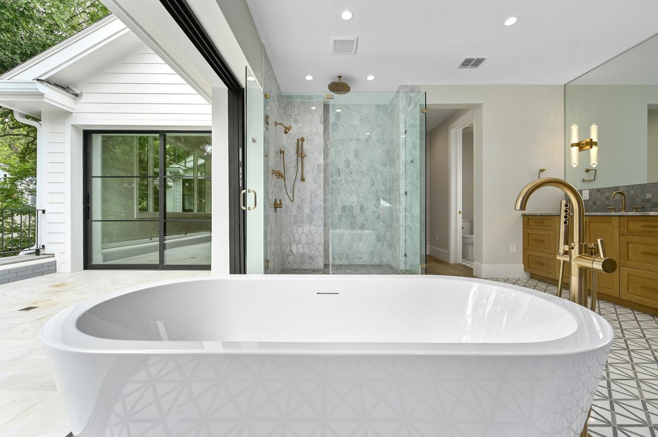 2400 Bridle Path