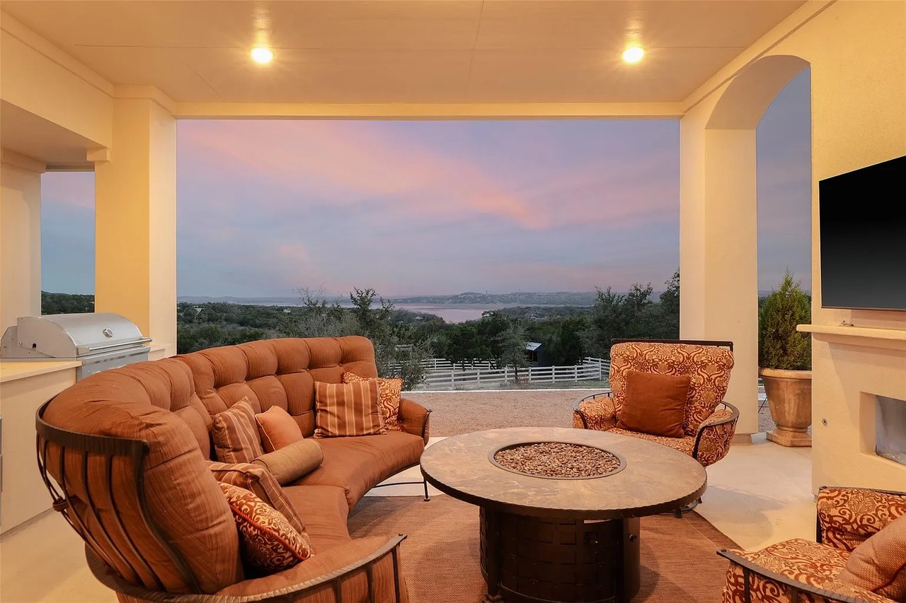 Incredible Equestrian Property - Main House, Guest House, Barn, Stables, Apartment, Riding Arena and Corrals