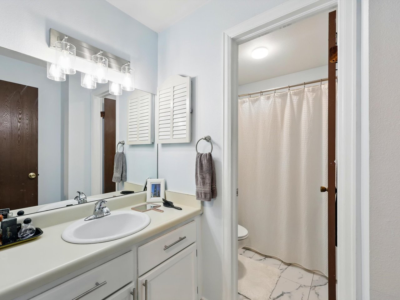 810 Tenderfoot Hill Road 201