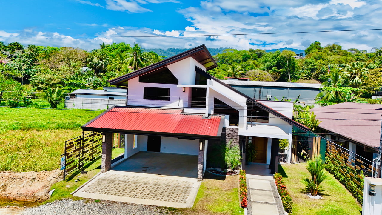 Tropical Modern Living Near Uvita – Stylish Pool Home with Privacy | Price Reduced