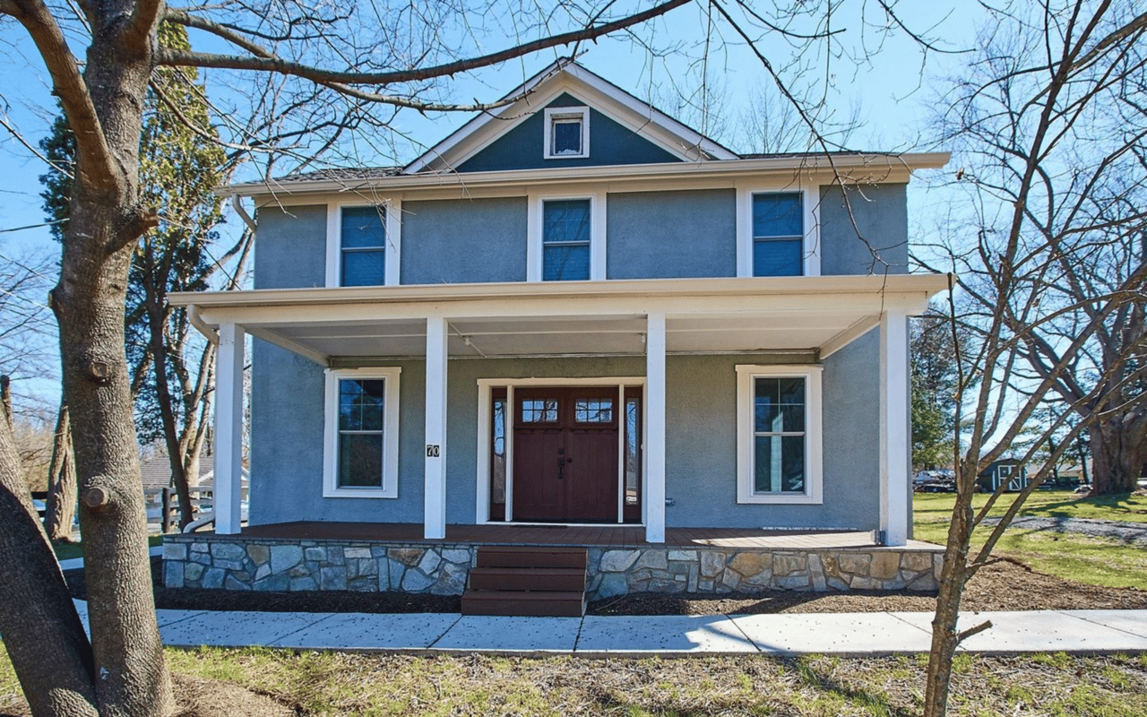 Tour of 70 North Laycock in Hamilton, Virginia