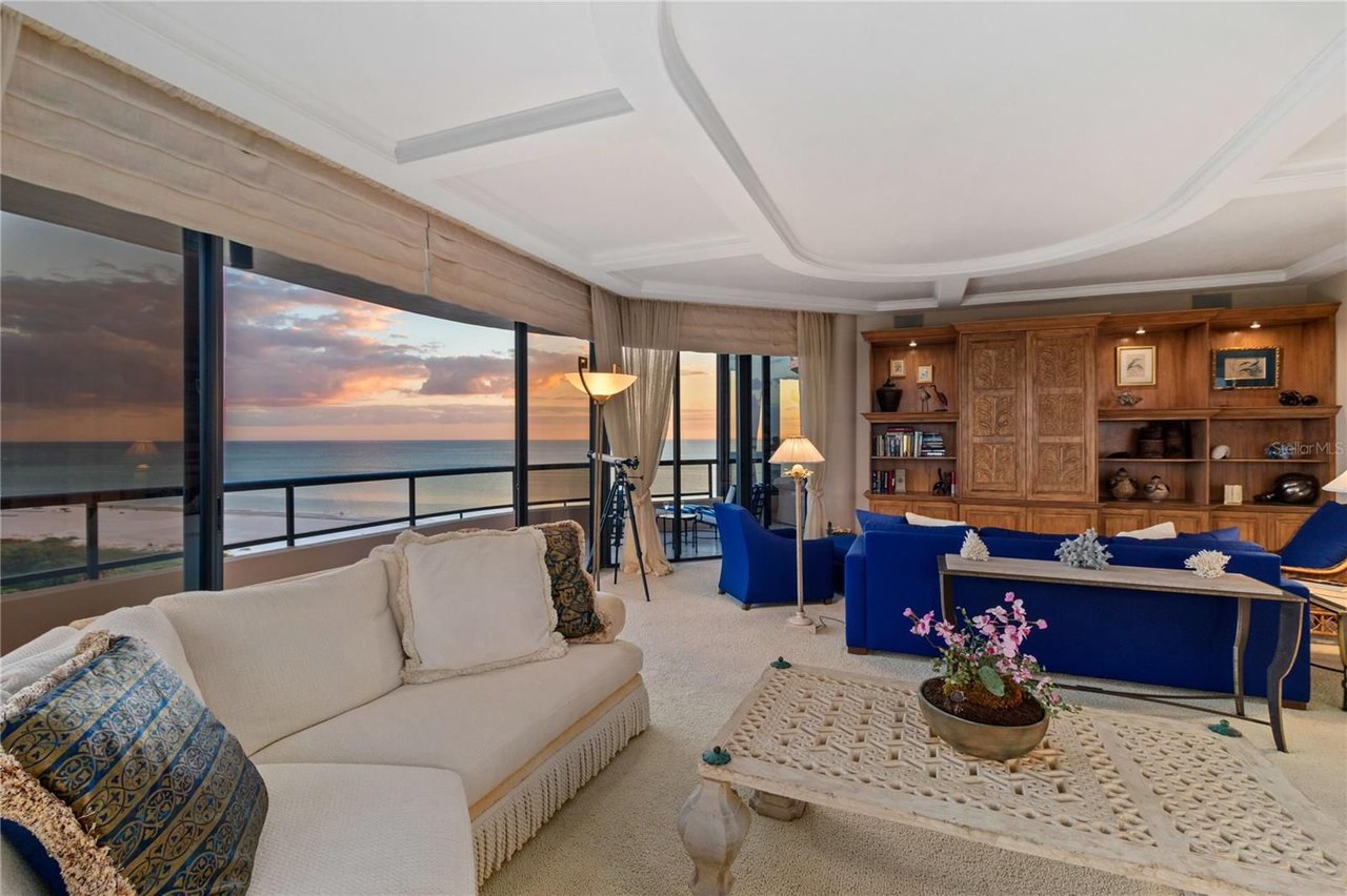 435 L Ambiance Dr #H702