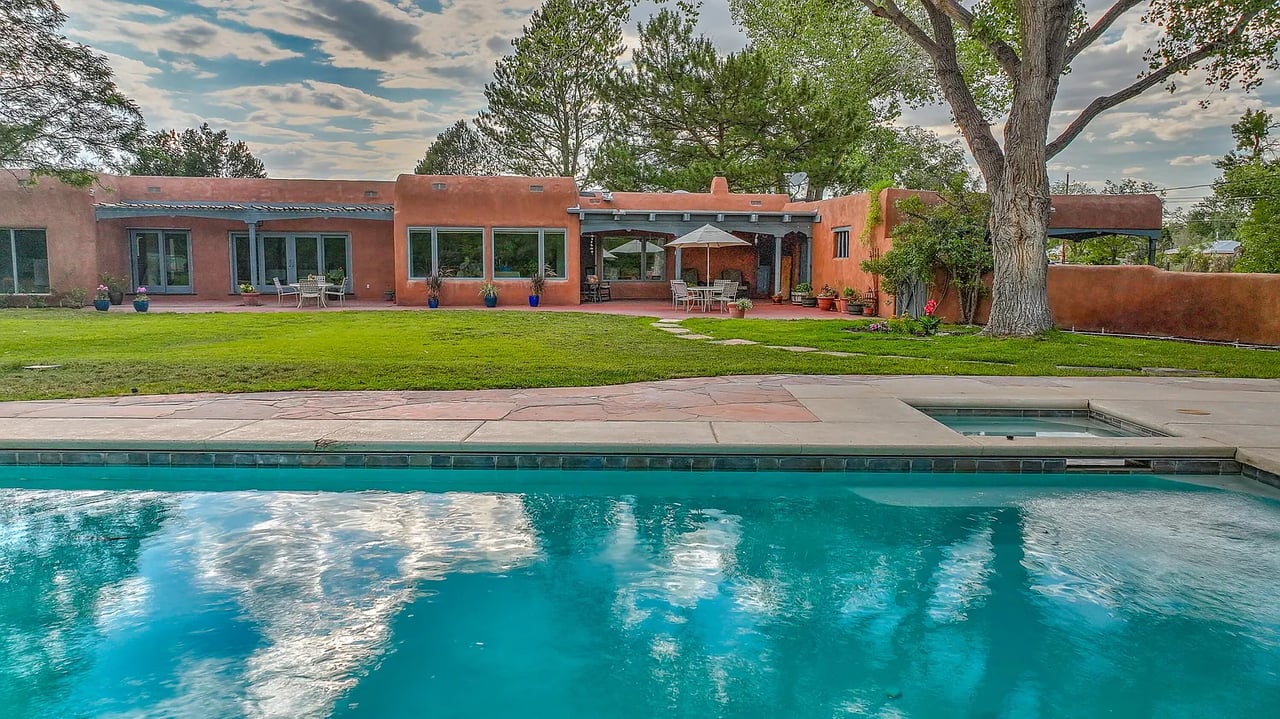 5910 Corrales Rd