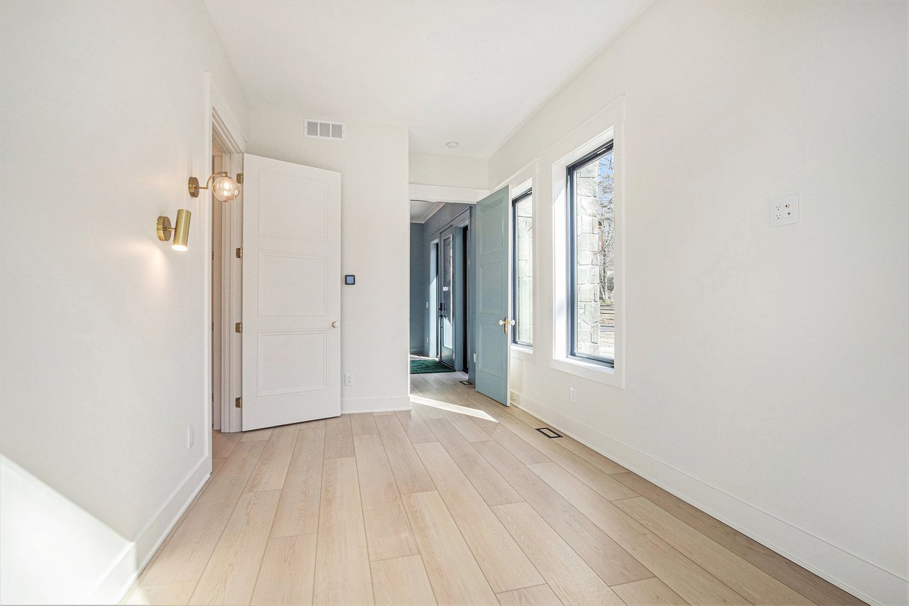 2578 2576, 2572 Lakeshore Drive