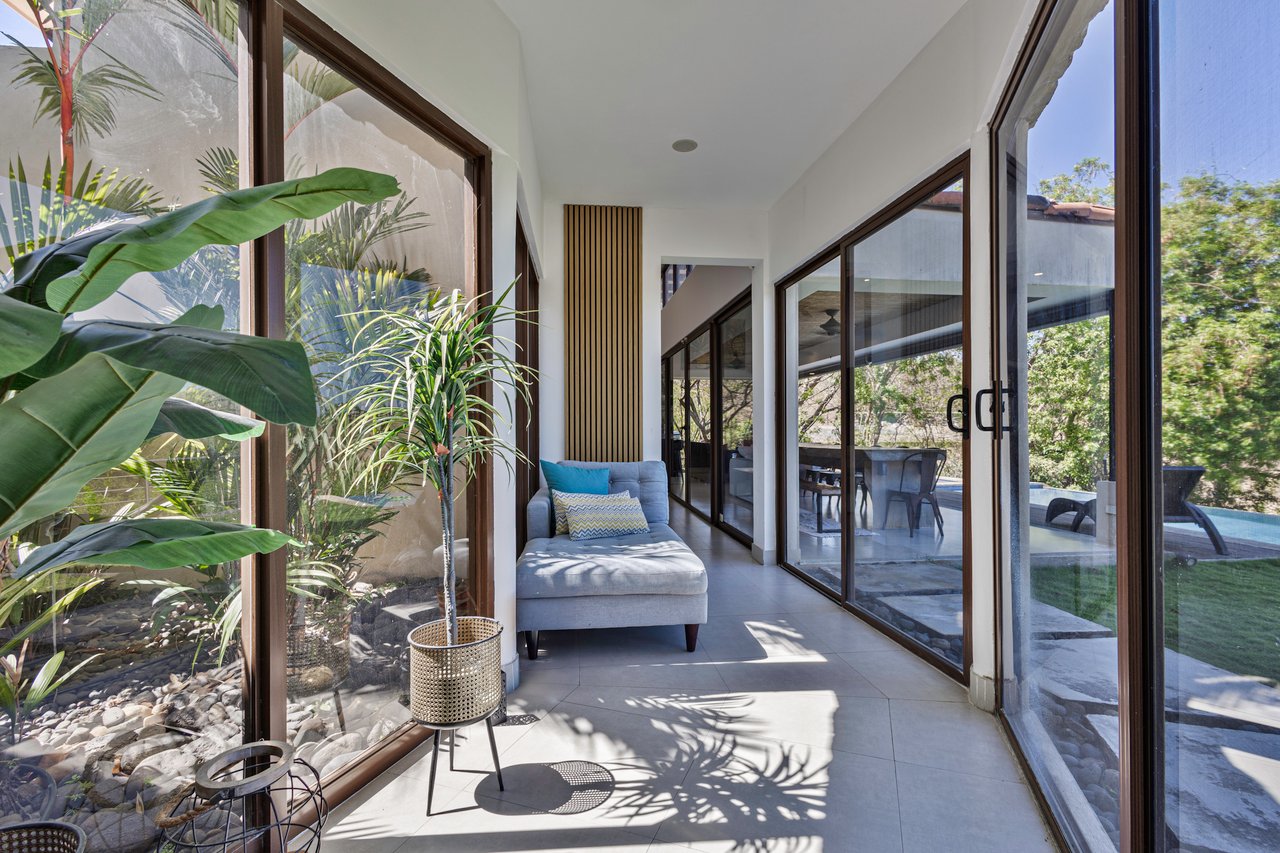 Gorgeous 5 Bedroom Home With Beach Club and Upscale Amenities
