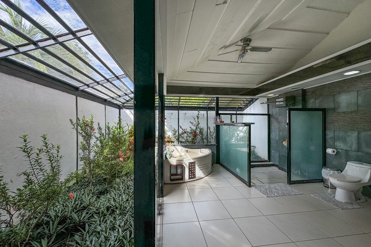 La Casona , 5 bdr estate