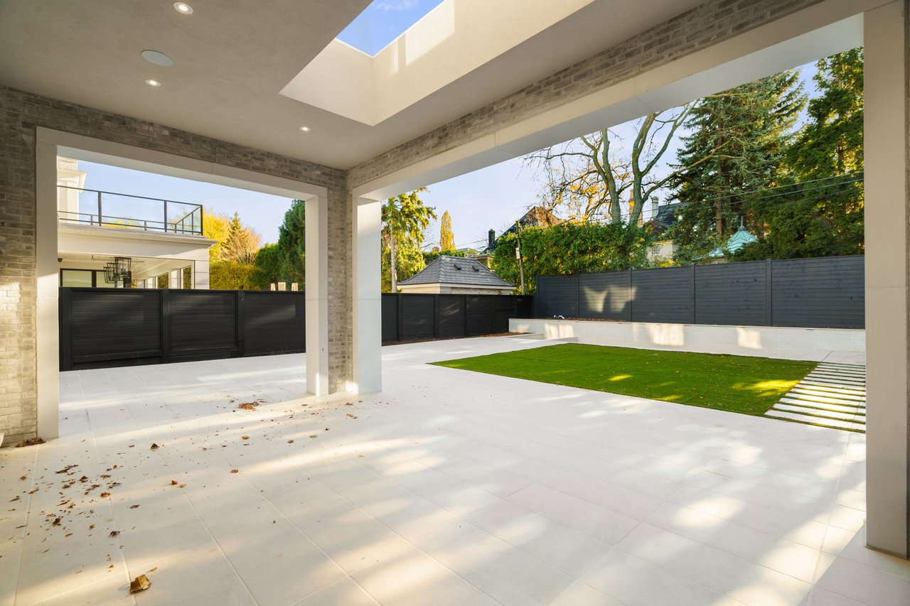 Prestigious Dunvegan Rd
