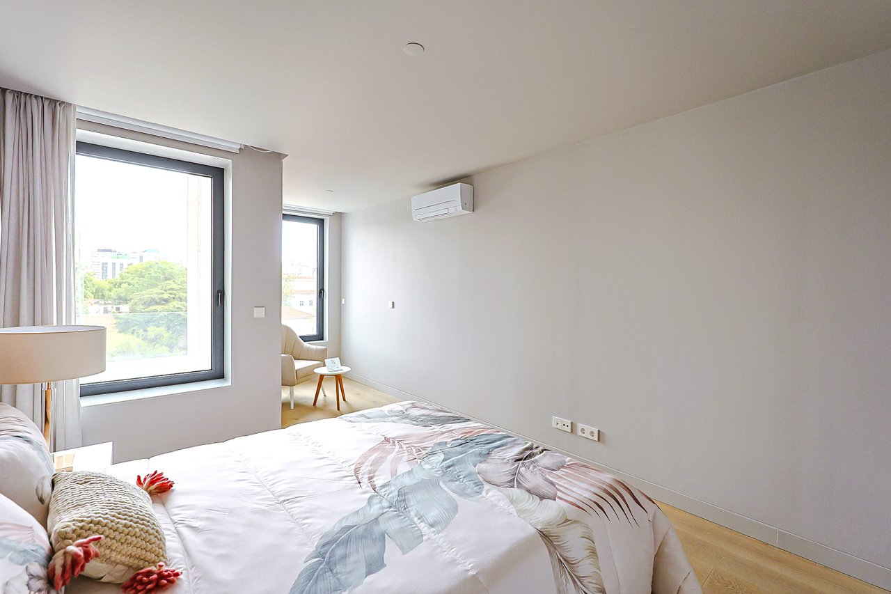 Stylish 2-Bedroom Apartment in the Heart of Lisbon with Exceptional Amenities