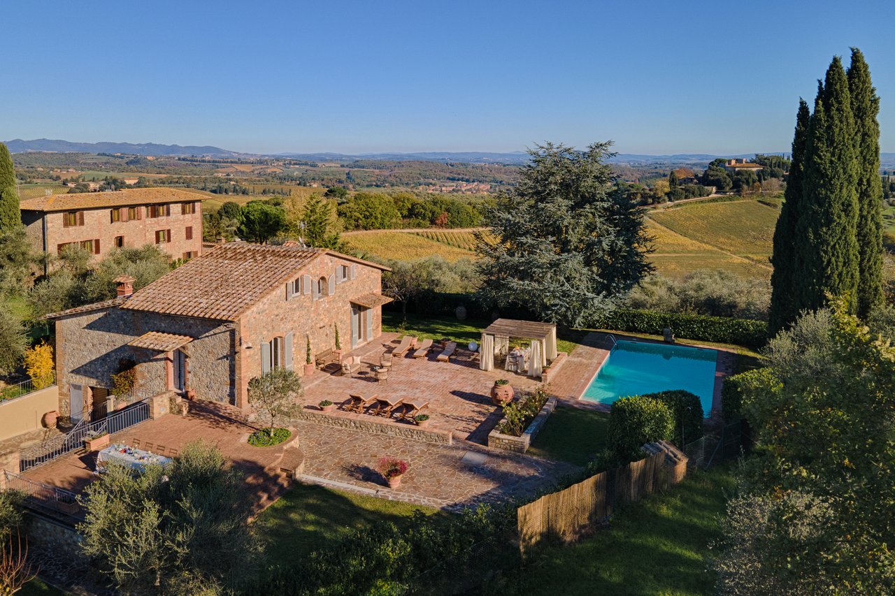 Tuscan Villa With Panoramic Country Views