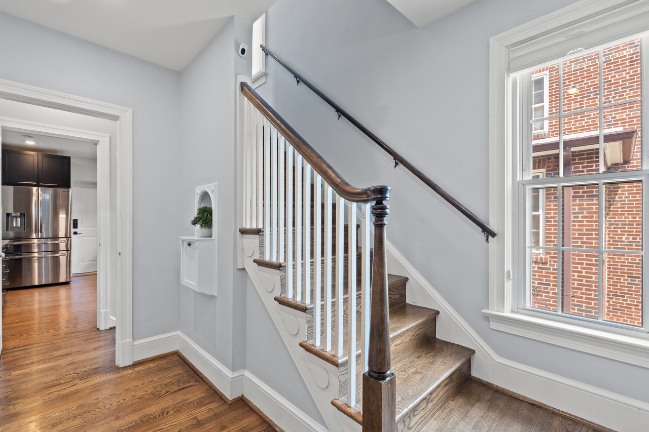 21 W Oak Street