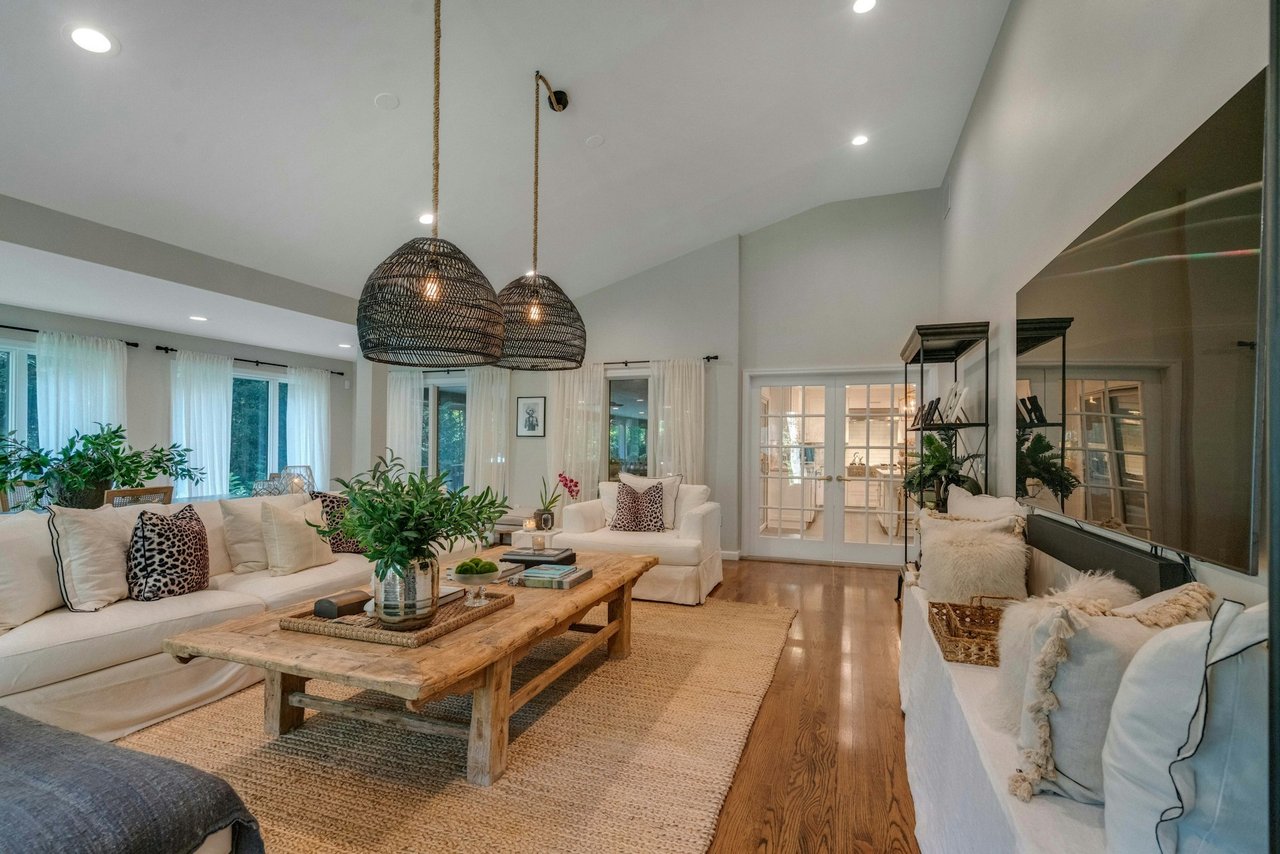 9 Deerfield Drive