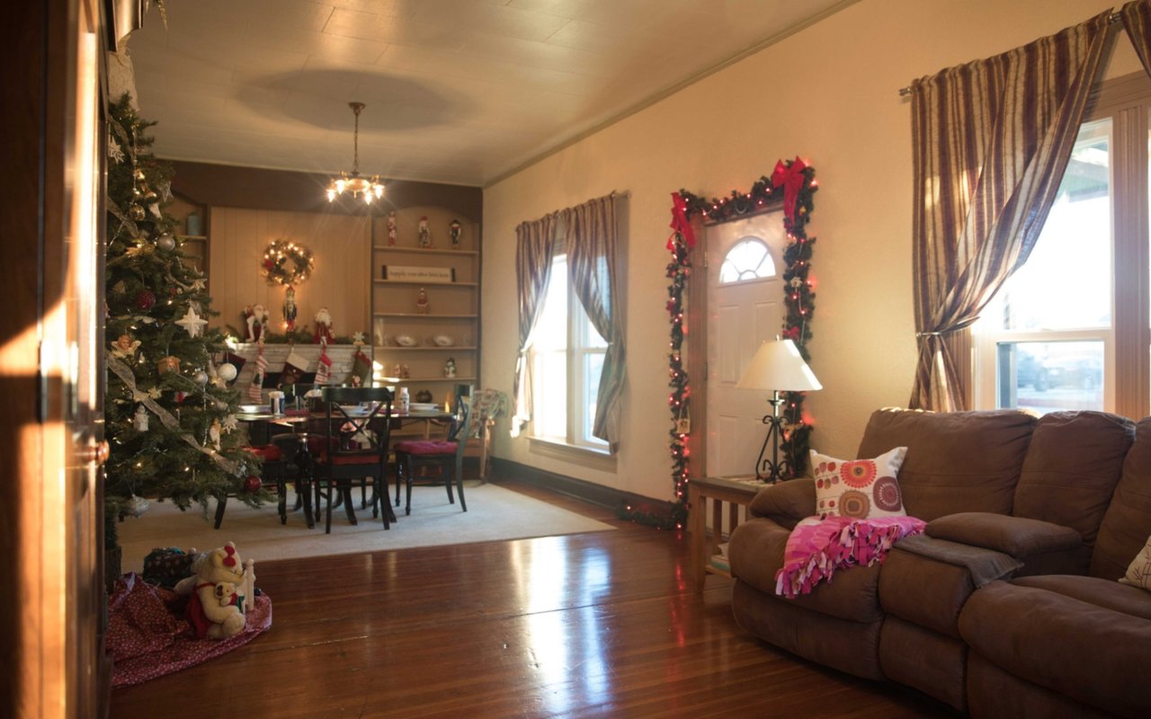 Just Listed: Main Level Living in Lincoln Park