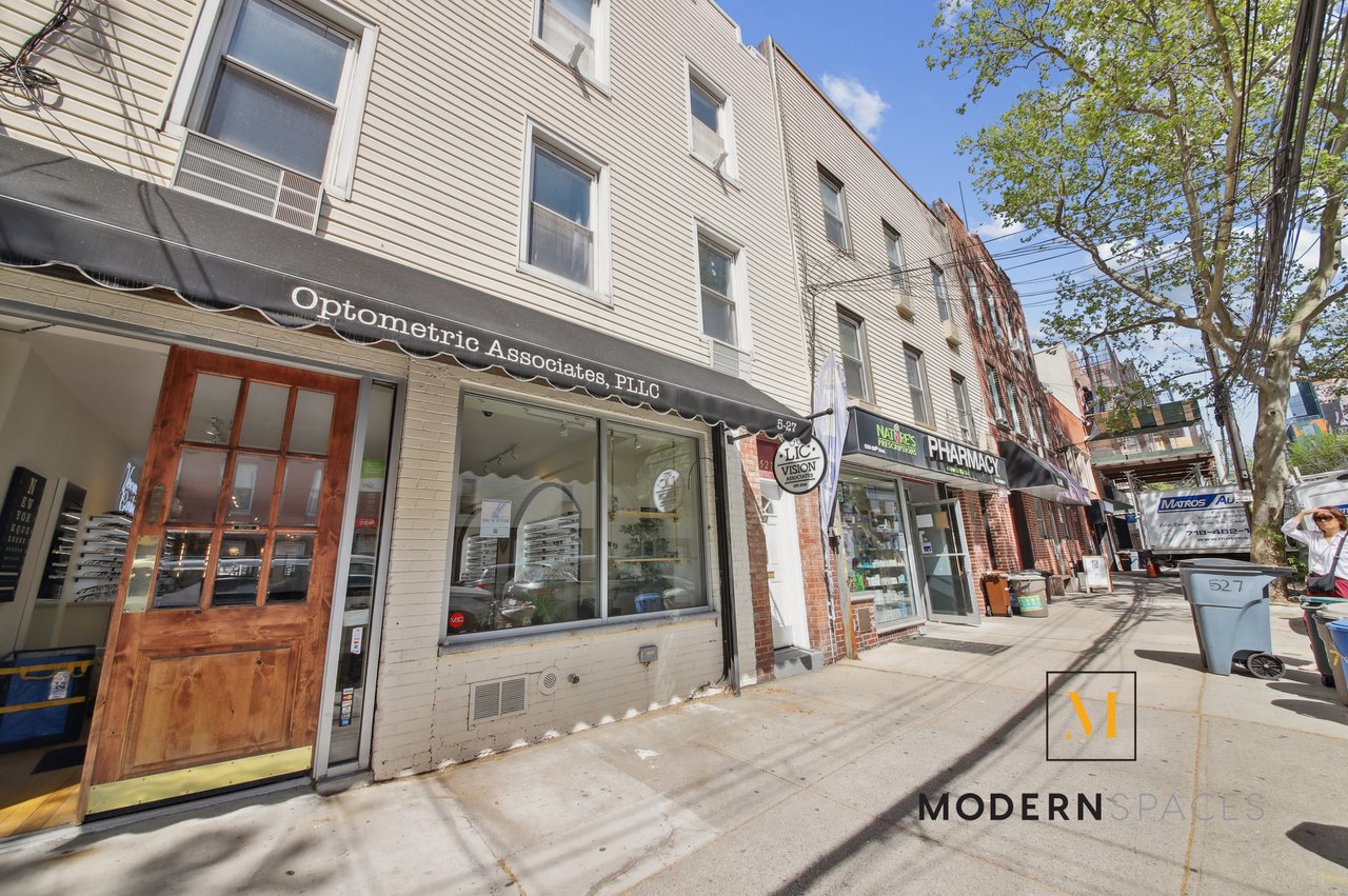 Large 2-Bed in LIC