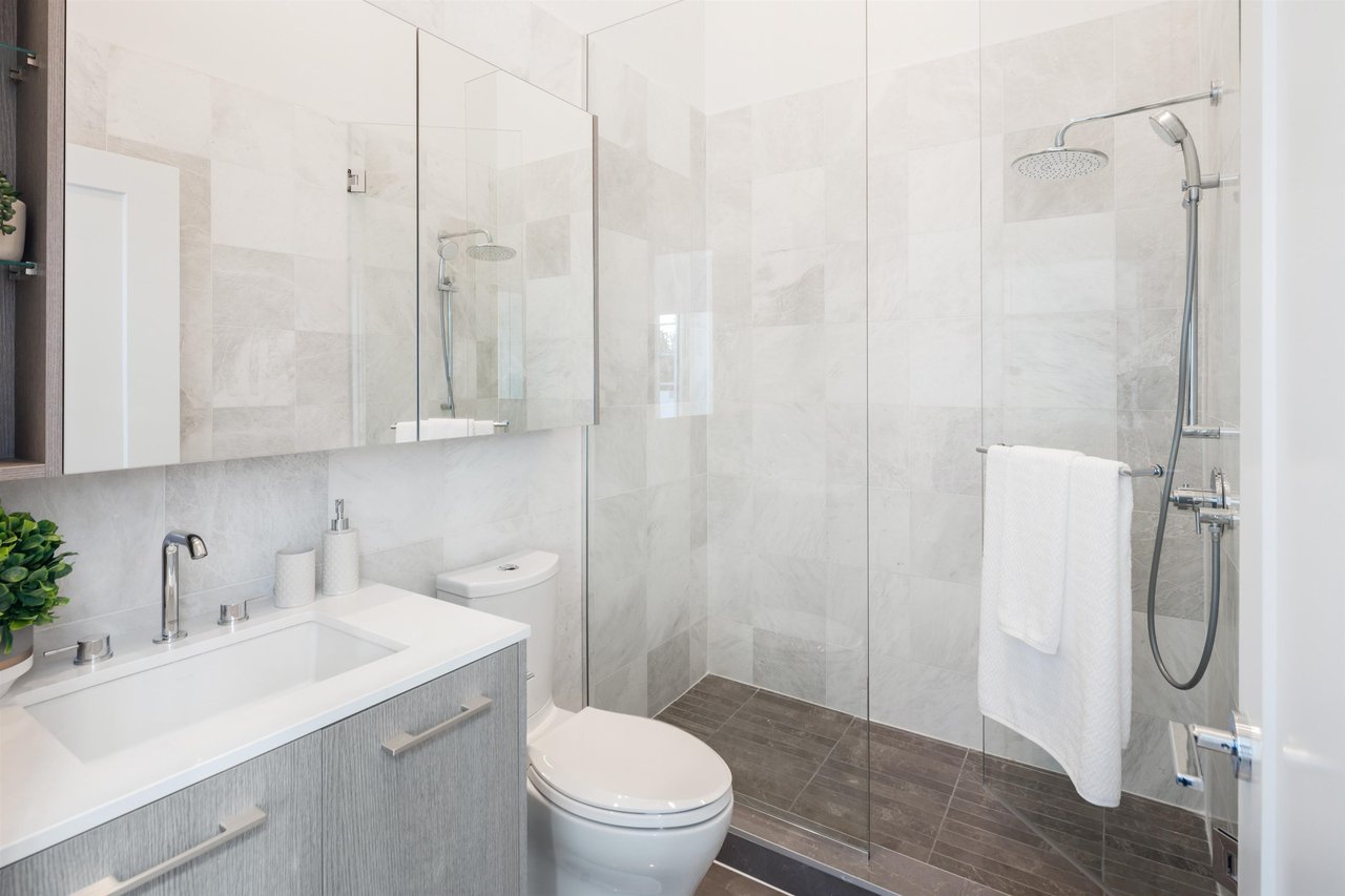 4932 Cambie St, #101