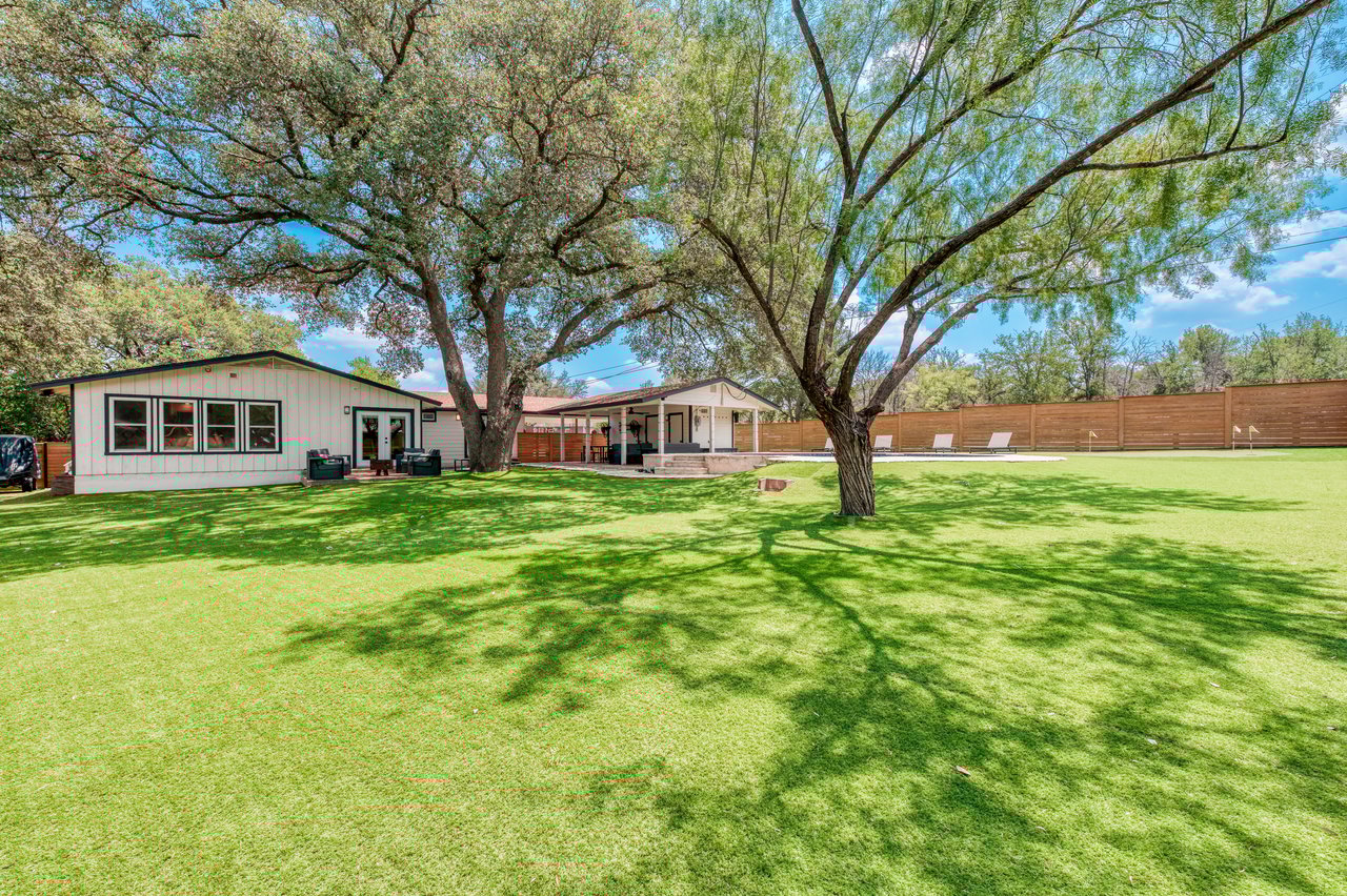 Briarway Drive
