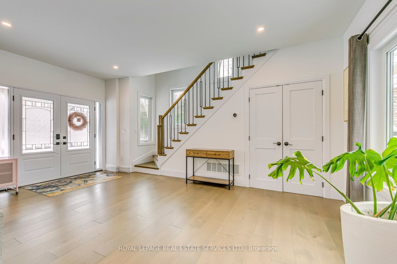 2 Couchiching Cres