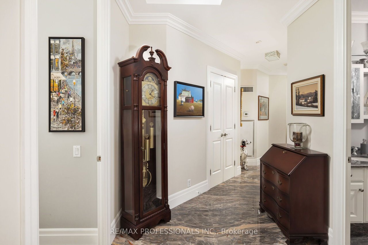 LOWER PENTHOUSE LUXURY 