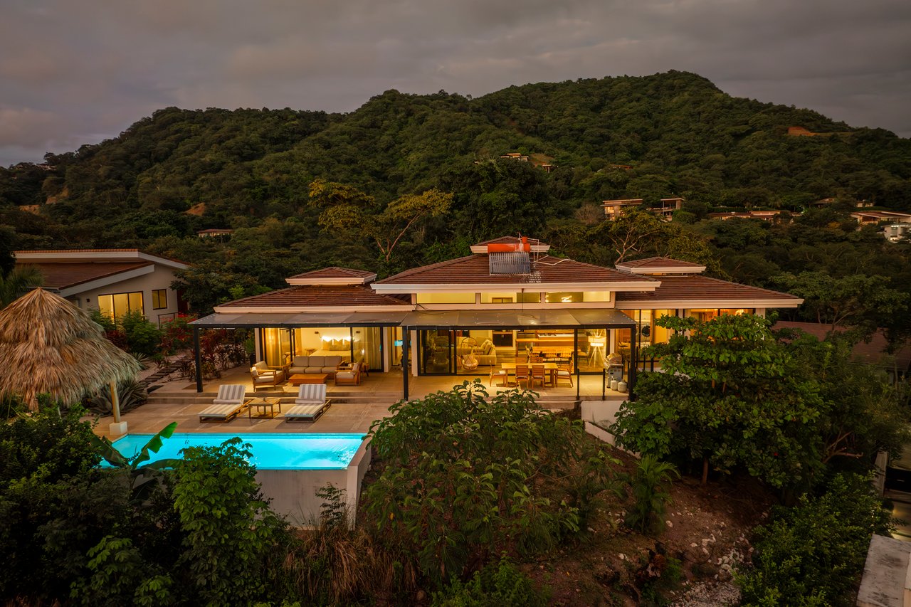 Casa Salinas – 3 beds ocean view home in playa grande