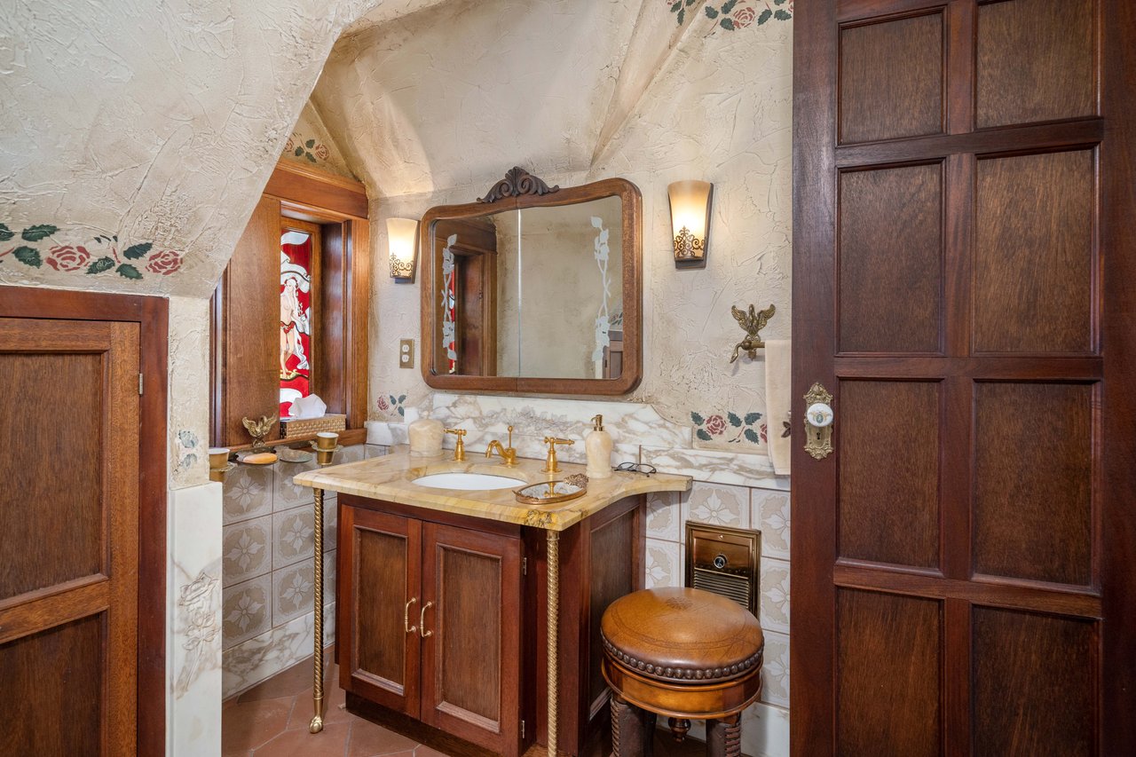 4 Thornewood Lane SW