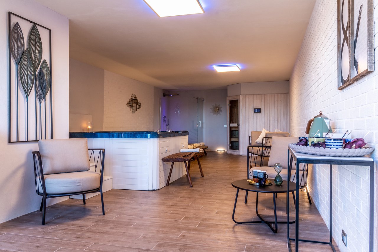 Tuscan Villa With Panoramic Country Views