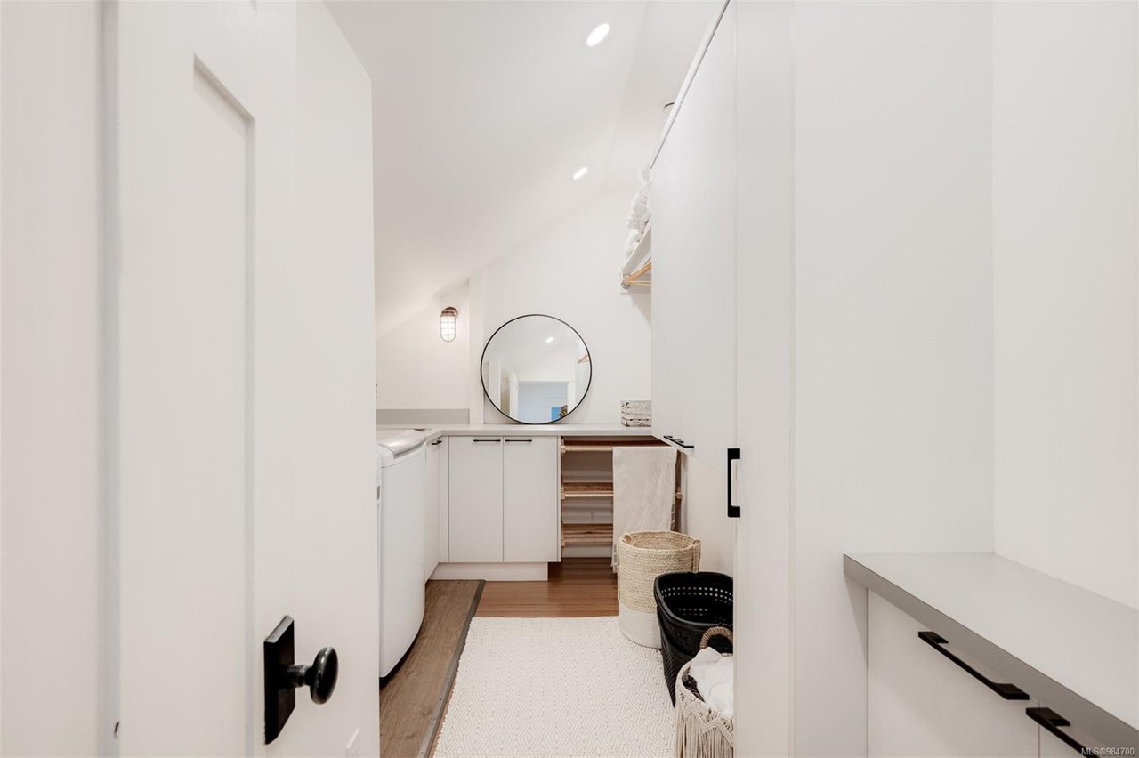 1248 Hewlett Pl