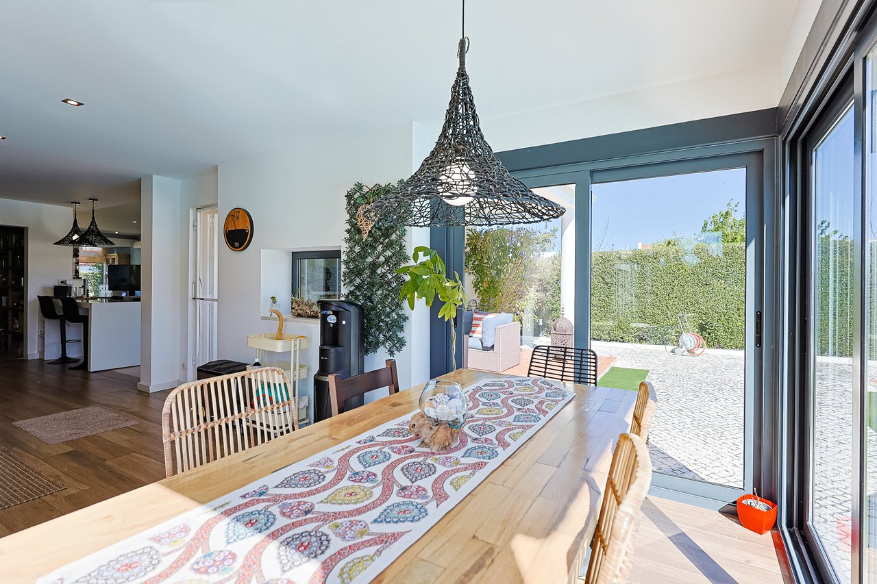 Exclusive 4,000 m² Estate in Azeitão with Tennis Court, Spa & Approved Development Project