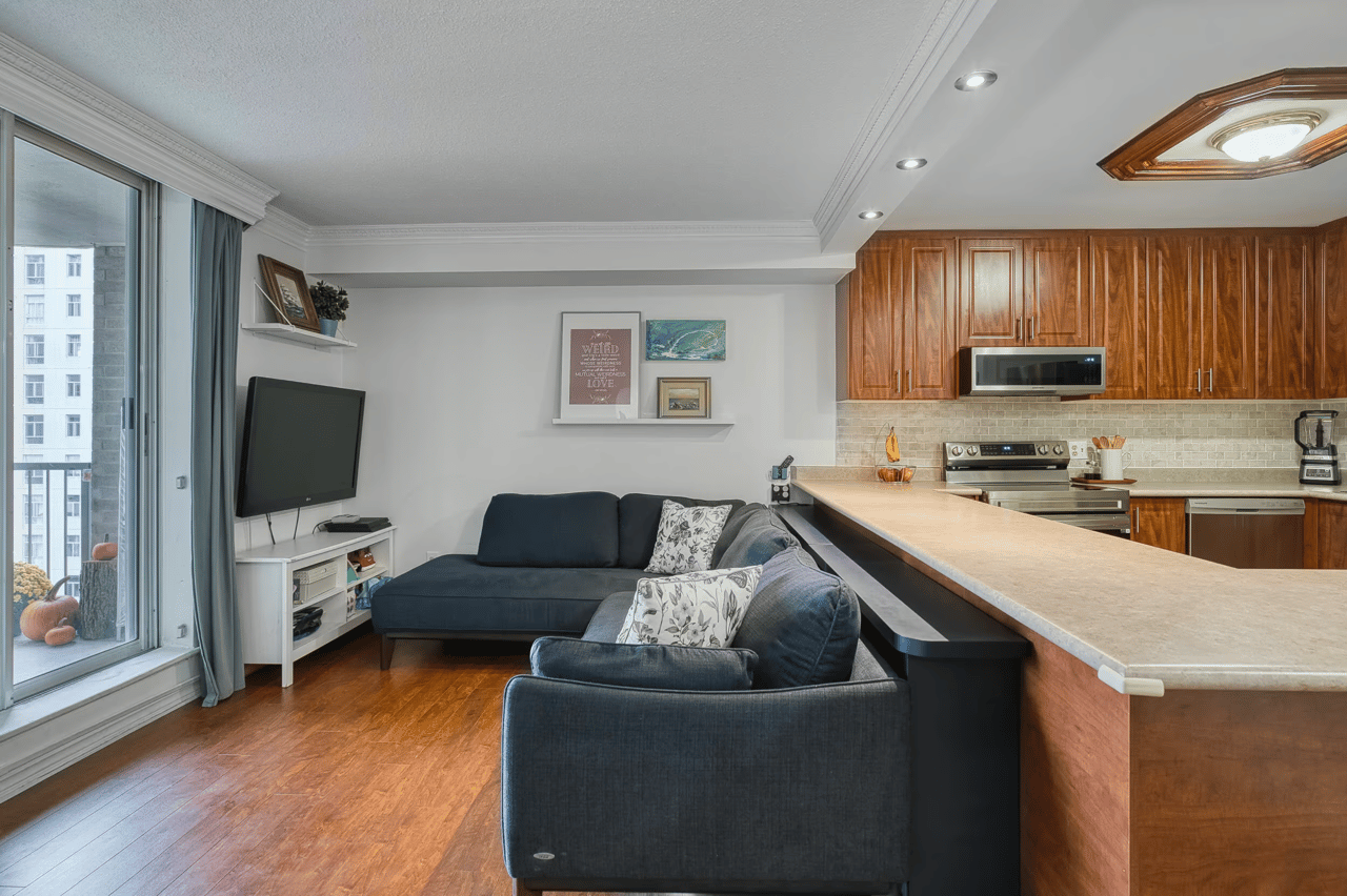 3559 Eglinton Ave W #1106