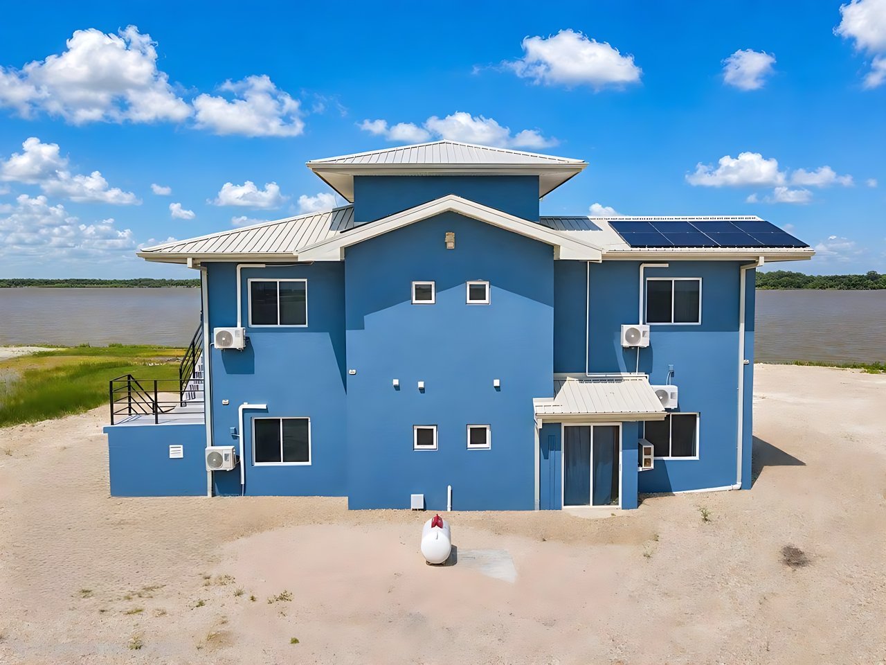 4 bed, 4 bath Waterfront Villa in Cudjoe Lagoon Estate, Corozal, Northern Belize