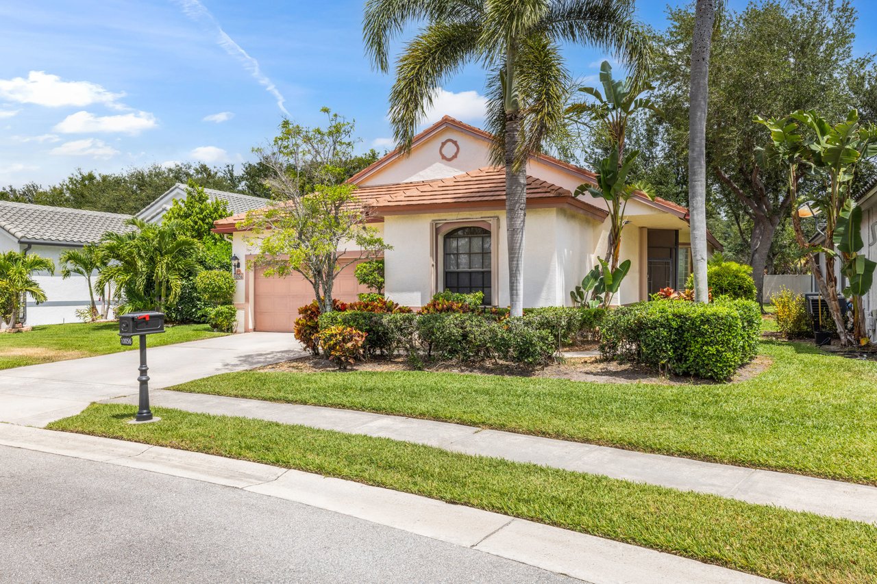10056 Lexington Cir N