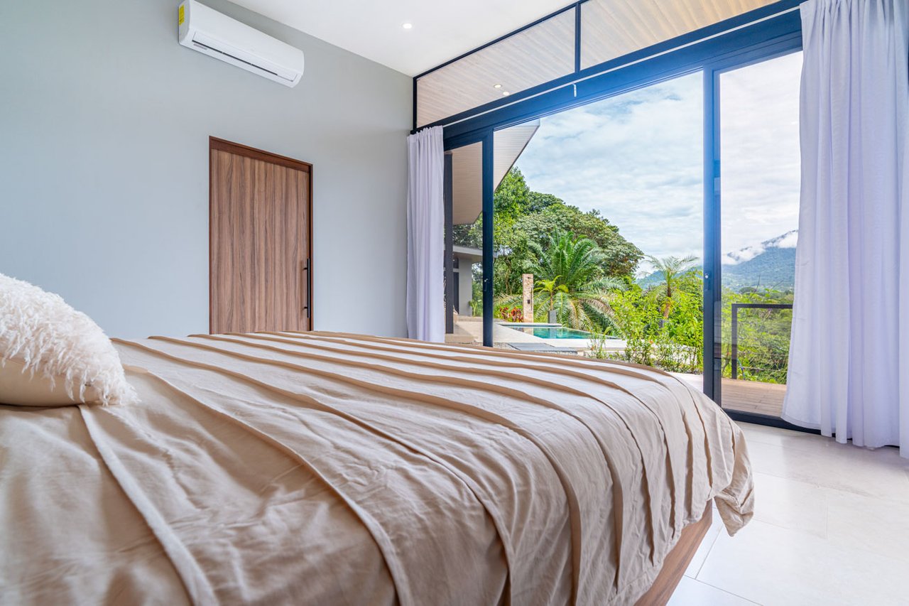 Ojochal Modern Jungle Home with Infinity Pool & Mountain Views