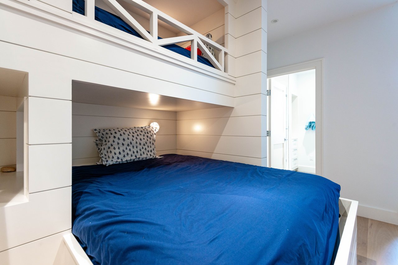 8 Masaquet Road