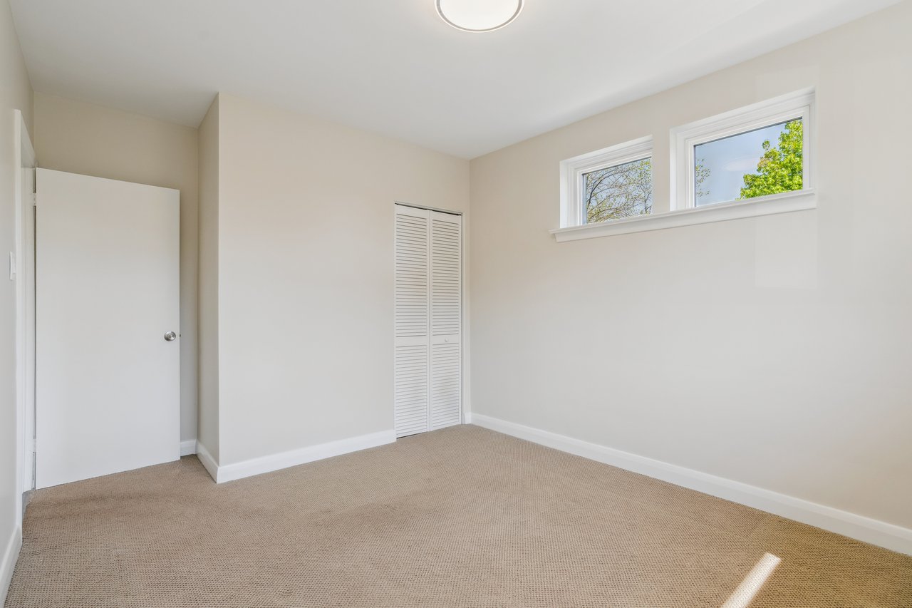 Bungalow on 60' x 125' lot with endless potential