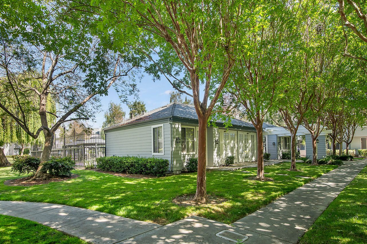 1648 Parkview Green CIR