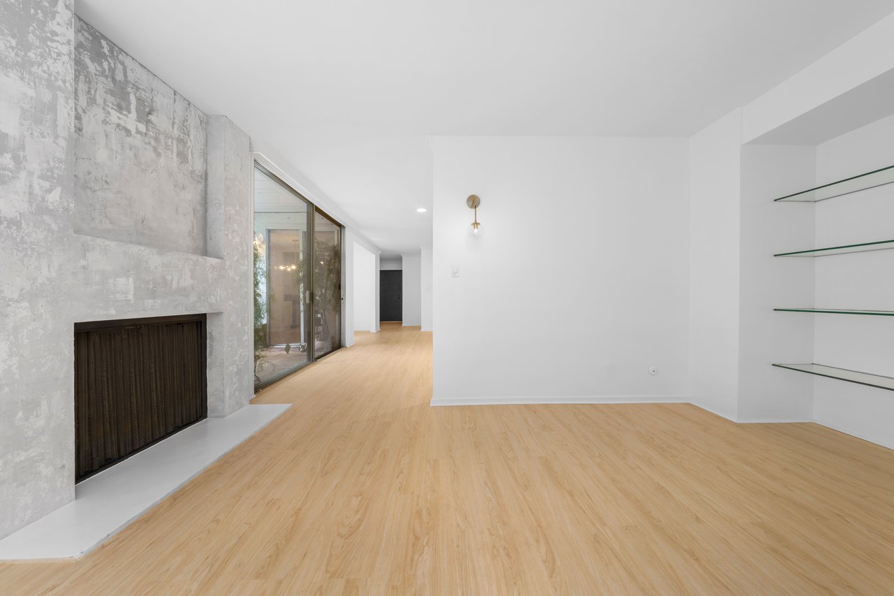 406 N Oakhurst Dr #105, Beverly Hills