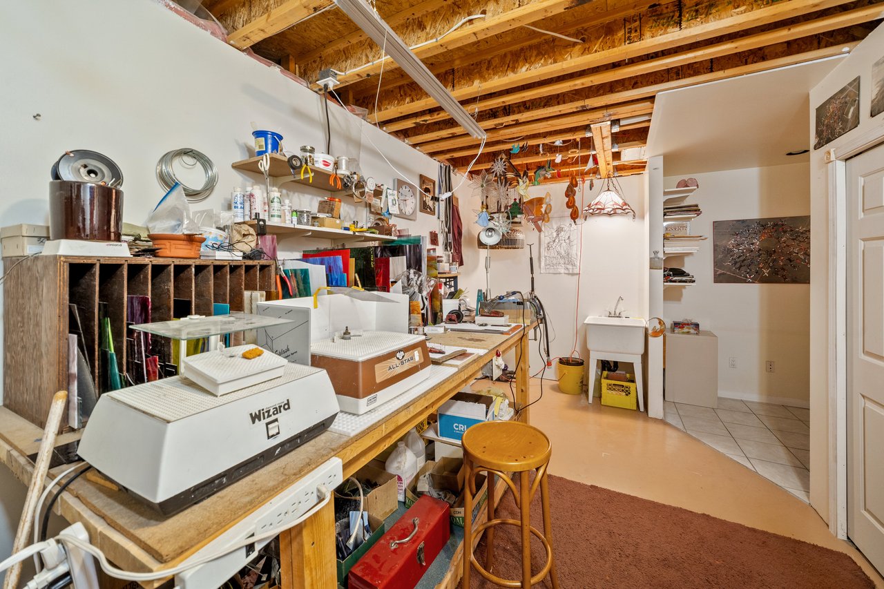 330 Canyon Close