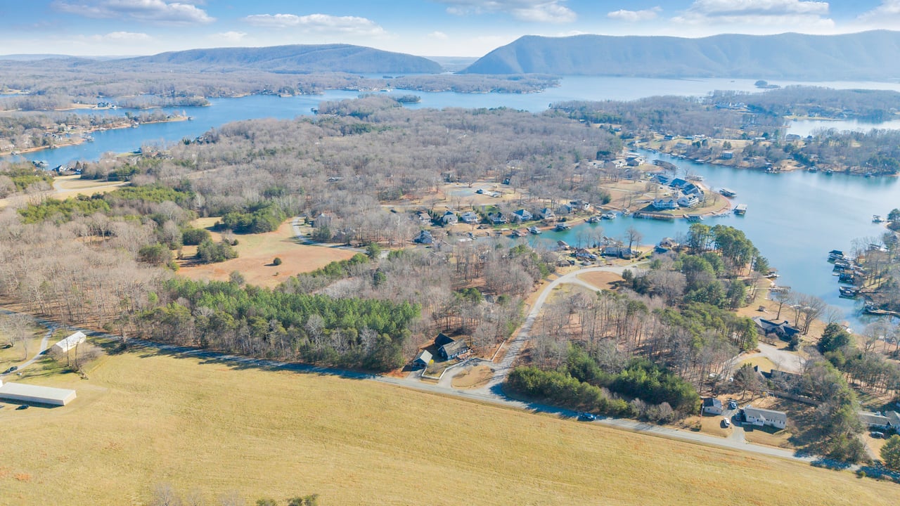 100 Sandpiper DR