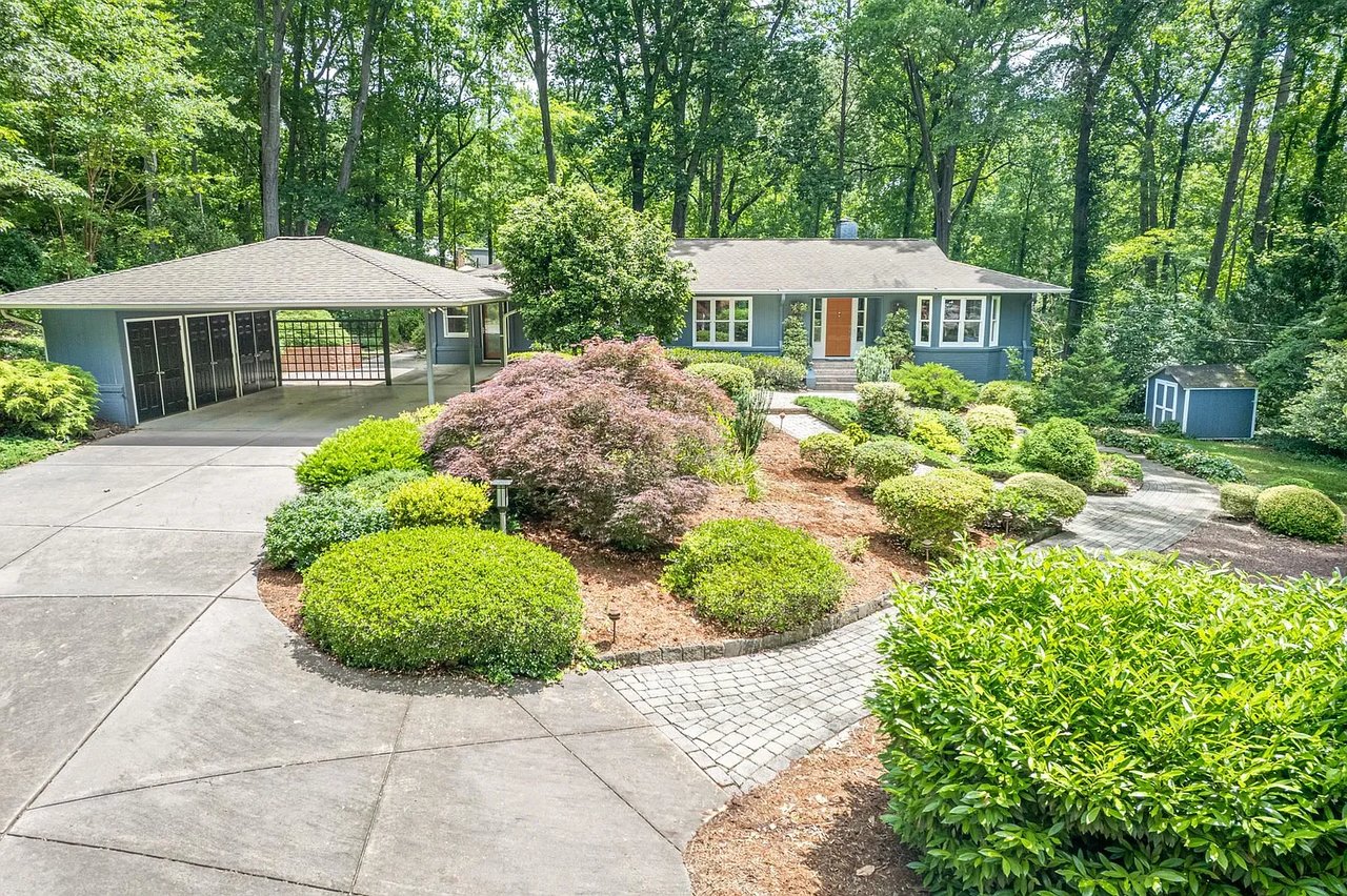 1126 Sourwood Dr