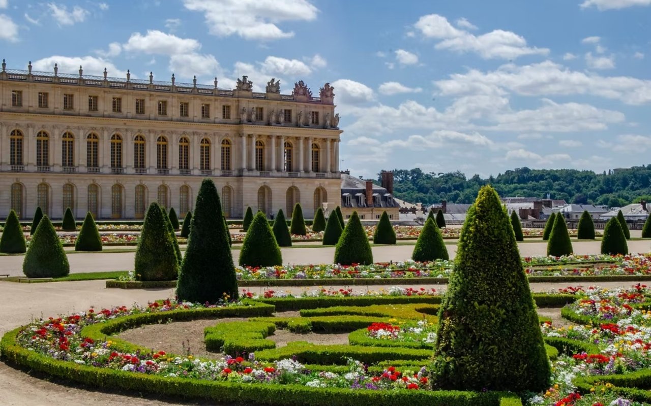 The Mistake and the Golf Cart - Versailles' Gardens