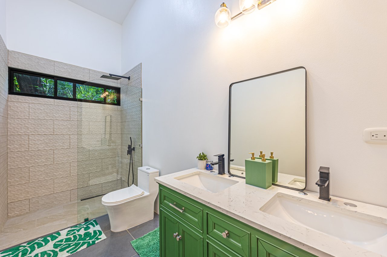 CASA PALMA VERDE – 3 Bedroom & 3 Bathroom Home with Bathtub, Big Pool and Extra Building Site – 0.72 Acres