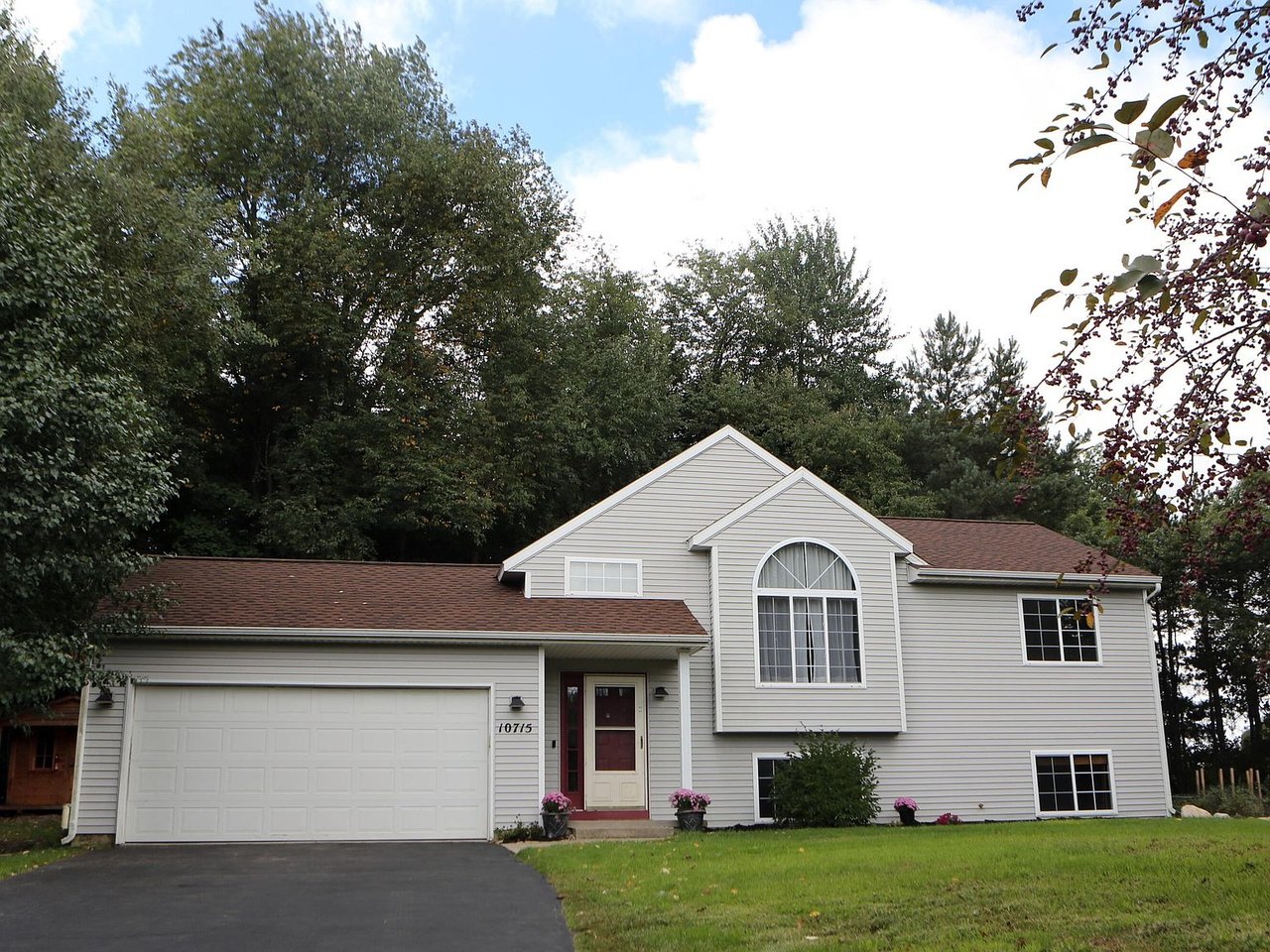 10715 Ridgewood Dr