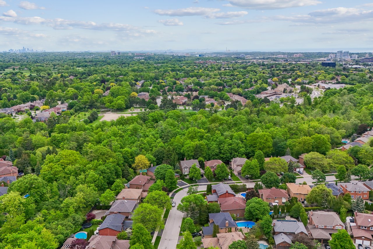 Unbeatable location in Glen Abbey!