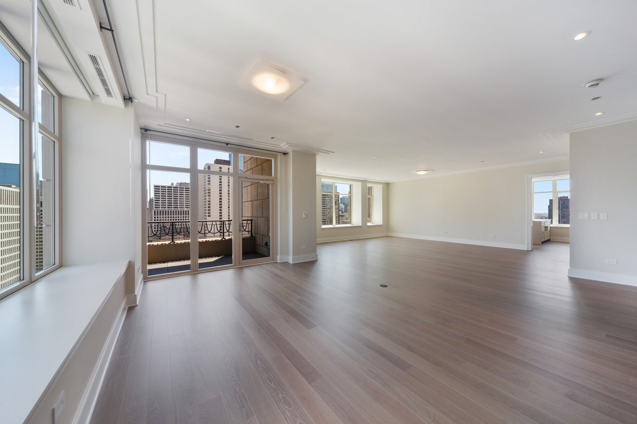 118 E Erie St Unit 28E