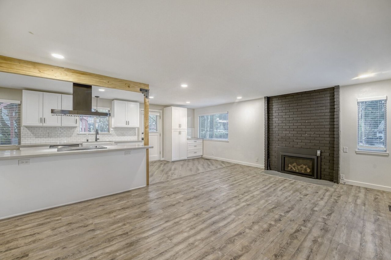 9632 S 216th St, Kent, WA 98031