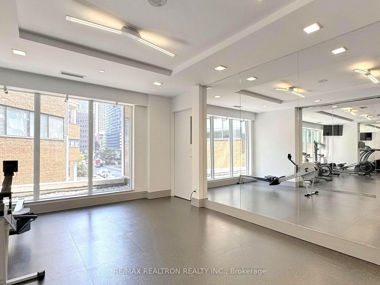 PENTHOUSE ON ENGLINGTON CROSSTOWN LRT