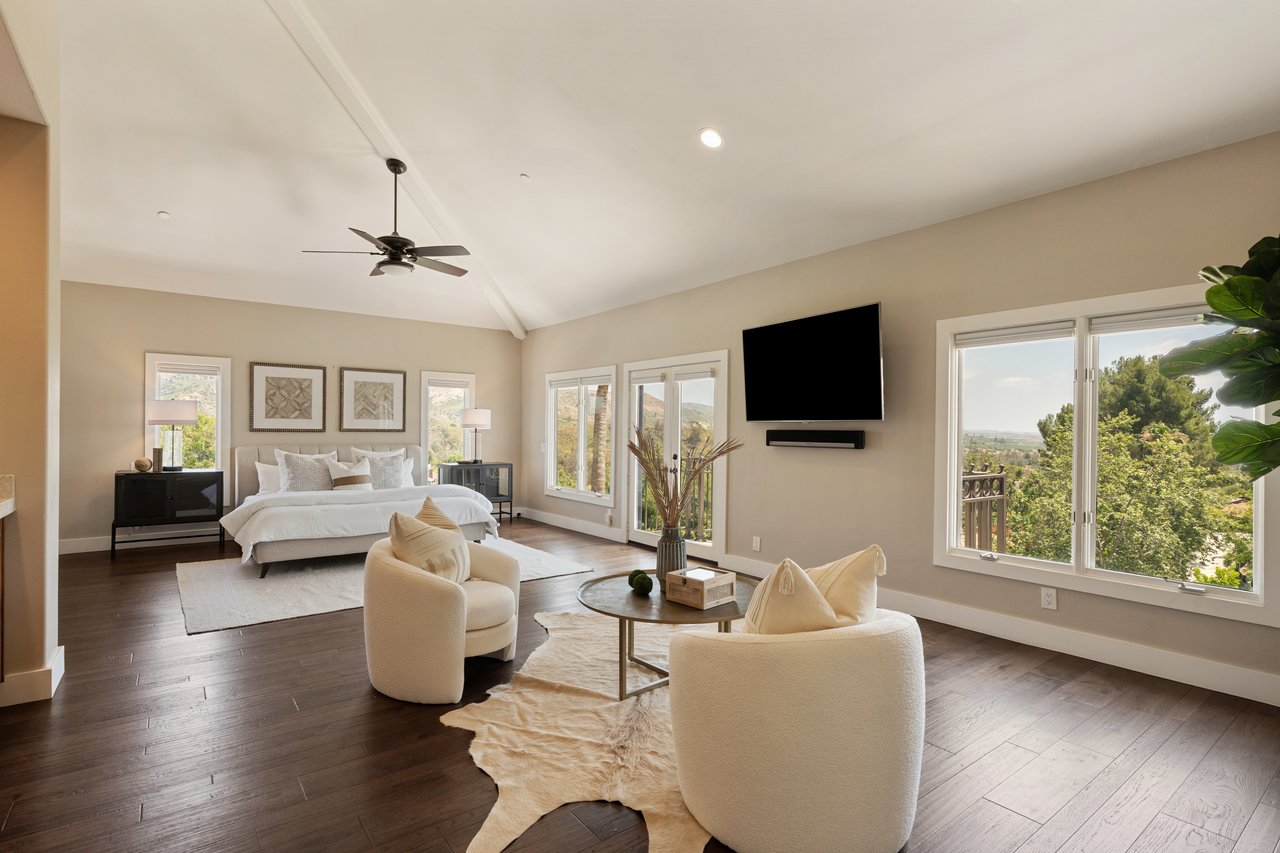 1805 Holly Tree Lane