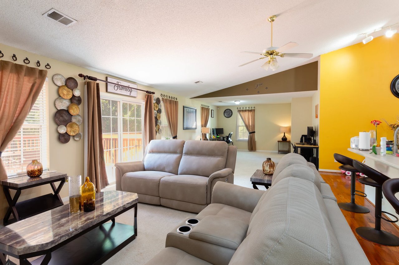 Sold - 612 Hunters Lane, 3 Beds with a Creek & Great Room