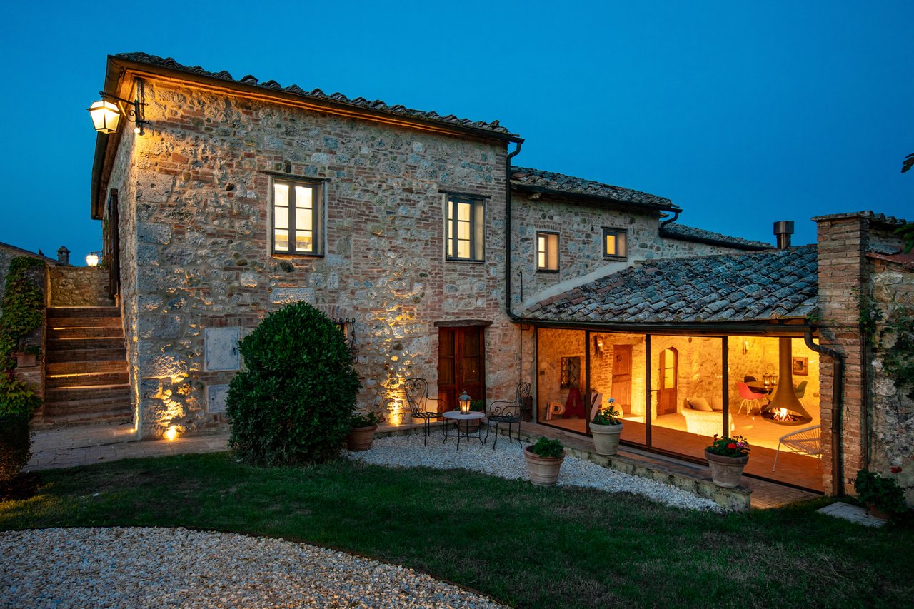 Country Luxury Home For Rent in Valdorcia